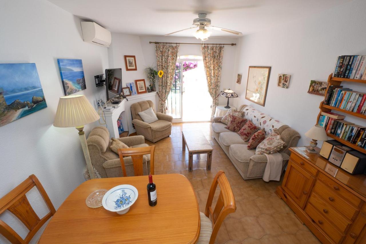 Pinos 2 Apartment Nerja Luaran gambar